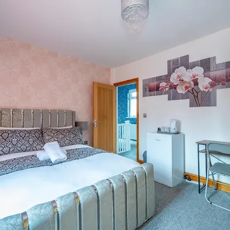 Homestay *rc98bl* For Your Relaxed & Cosy + Free Parking + Free Fast Wifi * *