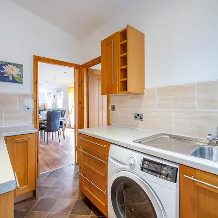 *rc98bl* For Your Relaxed & Cosy + Free Parking + Free Fast Wifi * Homestay szállás *