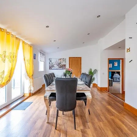 *rc98bl* For Your Relaxed & Cosy + Free Parking + Free Fast Wifi * Homestay szállás *
